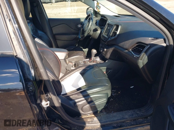 2019 Jeep Cherokee Trailhawk with VIN 1C4PJMBX6KD399568, listed as a IAAI auction lot 41645861 with 75,807 mi miles and . Bid and sale history available at DreamBid. Image 5.