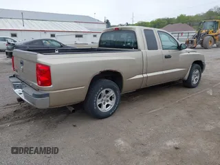 2005 Dodge Dakota SLT with VIN 1D7HE42K75S176815, listed as a IAAI auction lot 42160096 with 121,671 mi miles and . Bid and sale history available at carsss.com. Image 4.