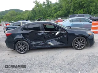 2018 Mazda 3 Touring z VIN 3MZBN1V36JM202498, wystawiony jako IAAI lot #42380709 z przebiegiem 108 930 mil mil oraz . Historia ofert i sprzedaży dostępna na DreamBid. Obrazek 13.