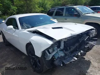 2018 Dodge Challenger SXT Plus z VIN 2C3CDZAG8JH132877, wystawiony jako IAAI lot #42220831 z przebiegiem 116 071 mil mil oraz . Historia ofert i sprzedaży dostępna na DreamBid. Obrazek 1.