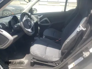 2010 Smart fortwo Pure z VIN WMEEJ3BA4AK342214, wystawiony jako Copart lot #62726614 z przebiegiem 110 472 mil mil oraz Szkoda całkowita • Salvage title. Historia ofert i sprzedaży dostępna na DreamBid. Obrazek 7.