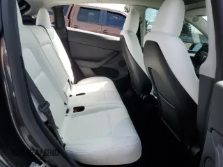 2024 Tesla Model Y z VIN 7SAYGDED4RF206585, wystawiony jako Copart lot #54161715 z przebiegiem 4 228 mil mil oraz Szkoda całkowita • Salvage title. Historia ofert i sprzedaży dostępna na DreamBid. Obrazek 10.