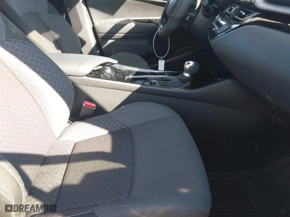 2022 Toyota C-HR XLE with VIN JTNKHMBX9N1130195, listed as a IAAI auction lot 41867899 with 13,813 mi miles. Bid and sale history available at carsss.com. Image 5.
