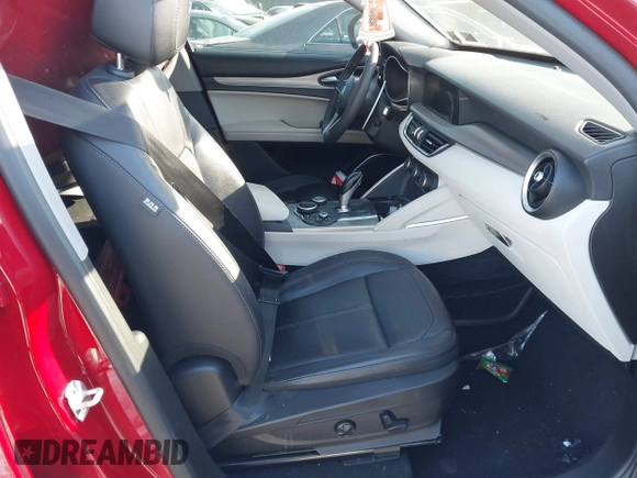 2019 Alfa Romeo Stelvio z VIN ZASPAKAN9K7C49108, wystawiony jako IAAI lot #41365234 z przebiegiem 53 196 mil mil oraz . Historia ofert i sprzedaży dostępna na DreamBid. Obrazek 5.