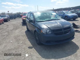 2017 Dodge Grand Caravan SE Plus z VIN 2C4RDGBG7HR606475, wystawiony jako IAAI lot #41912731 z przebiegiem 117 196 mil mil oraz . Historia ofert i sprzedaży dostępna na DreamBid. Obrazek 1.
