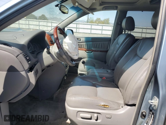 2005 Toyota Sienna XLE с VIN 5TDBA22C85S052389, выставлен на аукционе Copart как лот 52626295 с пробегом 221 755 миль миль и Списание • Salvage title. История ставок и продаж доступна на DreamBid. Изображение 7.