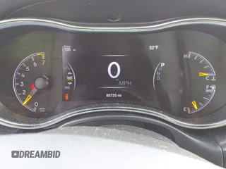 2020 Jeep Grand Cherokee Altitude z VIN 1C4RJFAG9LC157516, wystawiony jako IAAI lot #41796424 z przebiegiem 85 720 mil mil oraz . Historia ofert i sprzedaży dostępna na DreamBid. Obrazek 7.