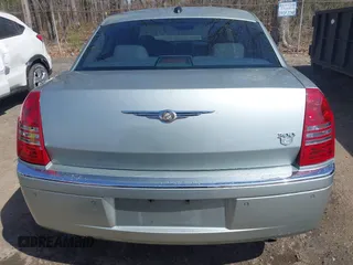 2006 Chrysler 300 C with VIN 2C3LA63H06H105774, listed as a IAAI auction lot 41918634 with 319,232 mi miles. Bid and sale history available at carsss.com. Image 16.