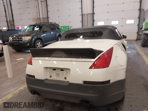 2005 Nissan 350Z Touring with VIN JN1AZ36A45M754923, listed as a IAAI auction lot 41720671 with 124,916 mi miles. Bid and sale history available at carsss.com. Image 16.