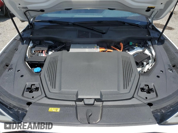 2021 Audi e-tron Premium z VIN WA1AAAGE5MB010441, wystawiony jako Copart lot #56303714 z przebiegiem 30 441 mil mil oraz . Historia ofert i sprzedaży dostępna na DreamBid. Obrazek 12.