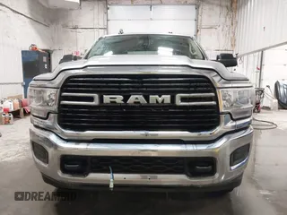 2020 Ram 2500 Big Horn z VIN 3C6UR5JL0LG116089, wystawiony jako IAAI lot #41433137 z przebiegiem 53 399 mil mil oraz . Historia ofert i sprzedaży dostępna na DreamBid. Obrazek 12.