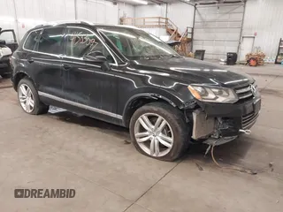 2011 Volkswagen Touareg Sport с VIN WVGFK9BP2BD001256, выставлен на аукционе IAAI как лот 41503097 с пробегом 201 301 миль миль и . История ставок и продаж доступна на DreamBid. Изображение 1.
