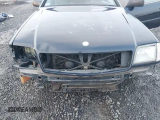 1996 Mercedes-Benz SL-Class with VIN WDBFA67F8TF129267, listed as a IAAI auction lot 41200768 with 104,836 mi miles. Bid and sale history available at carsss.com. Image 6.