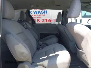 2020 Toyota Sienna XLE Auto Access Seat with VIN 5TDYZ3DC2LS060071, listed as a IAAI auction lot 39987444 with 67,404 mi miles. Bid and sale history available at carsss.com. Image 8.