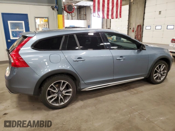 2018 Volvo V60 z VIN YV440MWK4J2056365, wystawiony jako Copart lot #58726445 z przebiegiem 42 542 mil mil oraz Szkoda całkowita • Salvage title. Historia ofert i sprzedaży dostępna na DreamBid. Obrazek 3.