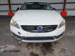 2016 Volvo V60 Cross Country T5 with VIN YV4612HK6G1003110, listed as a IAAI auction lot 41682878 with 1 mi miles. Bid and sale history available at carsss.com. Image 6.