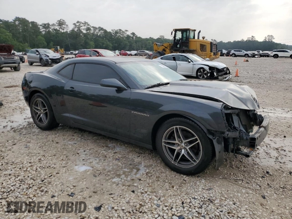 2013 Chevrolet Camaro LS z VIN 2G1FA1E3XD9187283, wystawiony jako Copart lot #53967945 z przebiegiem 146 681 mil mil oraz Czysty tytuł • Clean title. Historia ofert i sprzedaży dostępna na DreamBid. Obrazek 4.