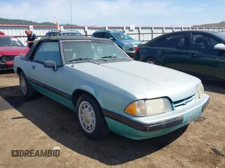 1989 Ford Mustang z VIN 1FABP44A9KF162813, wystawiony jako IAAI lot #42194217 z przebiegiem 56 132 mil mil oraz . Historia ofert i sprzedaży dostępna na DreamBid. Obrazek 1.