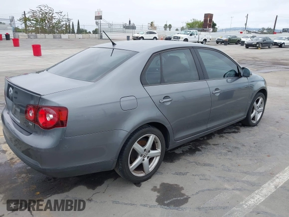 2010 Volkswagen Jetta Limited Edition z VIN 3VWRZ7AJ5AM155314, wystawiony jako IAAI lot #42755441 z przebiegiem 145 072 mil mil oraz . Historia ofert i sprzedaży dostępna na DreamBid. Obrazek 4.