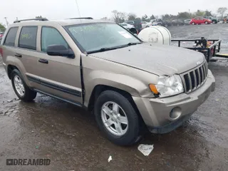 2006 Jeep Grand Cherokee Laredo with VIN 1J4GS48K16C270832, listed as a IAAI auction lot 42011375 with 246,466 mi miles. Bid and sale history available at carsss.com. Image 1.