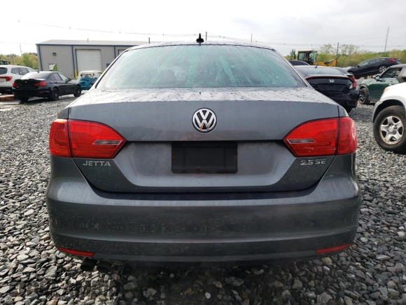 2013 Volkswagen Jetta SE z VIN 3VWDP7AJ4DM361292, wystawiony jako Copart lot #55861875 z przebiegiem 97 771 mil mil oraz Czysty tytuł • Clean title. Historia ofert i sprzedaży dostępna na DreamBid. Obrazek 6.