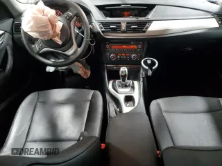 2015 BMW X1 xDrive28i z VIN WBAVL1C51FVY28965, wystawiony jako Copart lot #50895115 z przebiegiem 53 133 mil mil oraz Szkoda całkowita • Salvage title. Historia ofert i sprzedaży dostępna na DreamBid. Obrazek 8.