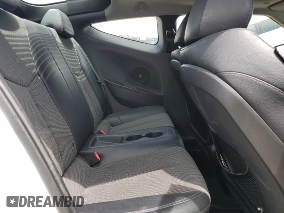 2013 Hyundai Veloster w/Gray Int z VIN KMHTC6AD3DU135296, wystawiony jako Copart lot #59778985 z przebiegiem 125 134 mil mil oraz Czysty tytuł • Clean title. Historia ofert i sprzedaży dostępna na DreamBid. Obrazek 10.