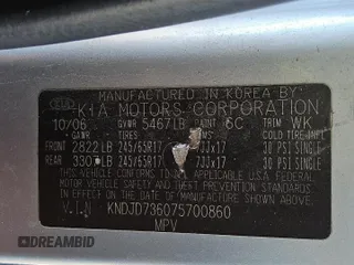 2007 Kia Sorento LX z VIN KNDJD736075700860, wystawiony jako Copart lot #82119114 z przebiegiem 290 641 mil mil oraz Czysty tytuł • Clean title. Historia ofert i sprzedaży dostępna na DreamBid. Obrazek 13.