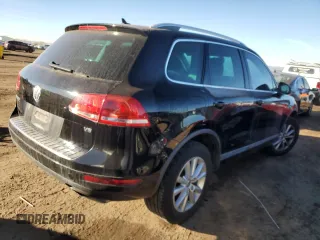 2014 Volkswagen Touareg Lux z VIN WVGEF9BP5ED003068, wystawiony jako Copart lot #82907984 z przebiegiem 127 347 mil mil oraz Czysty tytuł • Clean title. Historia ofert i sprzedaży dostępna na DreamBid. Obrazek 3.