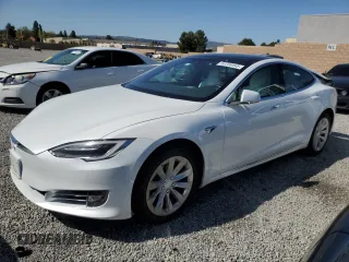 2018 Tesla Model S 75D with VIN 5YJSA1E21JF276826, listed as a Copart auction lot 50706445 with 13,733 mi miles and Salvage Title. Bid and sale history available at DreamBid. Image 1.