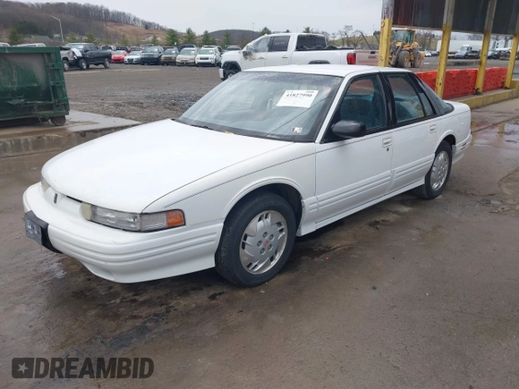 1996 Oldsmobile Cutlass Supreme S z VIN 1G3WH52M8TF346878, wystawiony jako IAAI lot #41827990 z przebiegiem 124 705 mil mil oraz . Historia ofert i sprzedaży dostępna na DreamBid. Obrazek 2.