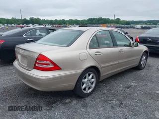 2004 Mercedes-Benz C 240 z VIN WDBRF81J14F450611, wystawiony jako IAAI lot #42420473 z przebiegiem 104 498 mil mil oraz . Historia ofert i sprzedaży dostępna na DreamBid. Obrazek 4.