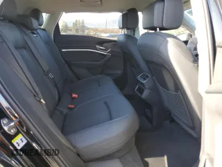 2024 Audi Q8 e-tron Premium Plus z VIN WA15AAGE1RB033711, wystawiony jako Copart lot #88577355 z przebiegiem 13 411 mil mil oraz Szkoda całkowita • Salvage title. Historia ofert i sprzedaży dostępna na DreamBid. Obrazek 12.