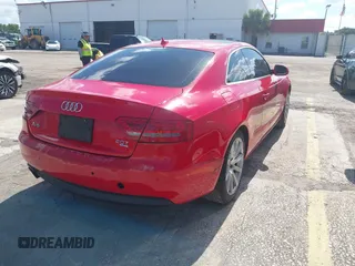 2012 Audi A5 Premium Plus z VIN WAULFAFR7CA027425, wystawiony jako IAAI lot #42270842 z przebiegiem 155 545 mil mil oraz . Historia ofert i sprzedaży dostępna na DreamBid. Obrazek 4.