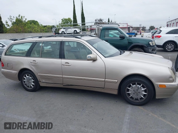 2000 Mercedes-Benz E 320 with VIN WDBJH65J8YA981779, listed as a IAAI auction lot 42107928 with 276,090 mi miles and . Bid and sale history available at DreamBid. Image 13.
