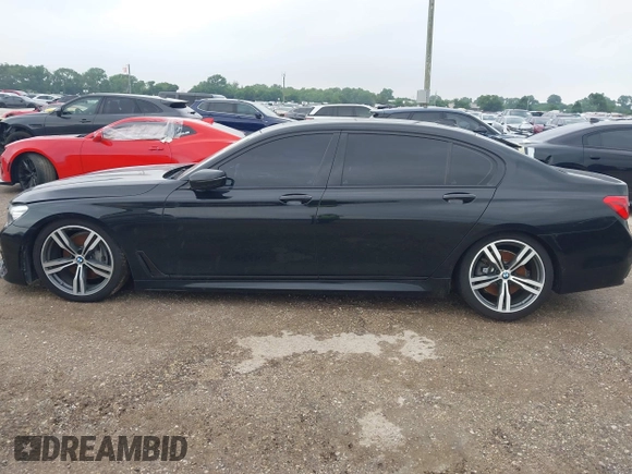 2017 BMW 7 Series 740i z VIN WBA7E2C36HG741092, wystawiony jako IAAI lot #42029625 z przebiegiem 60 389 mil mil oraz . Historia ofert i sprzedaży dostępna na DreamBid. Obrazek 14.