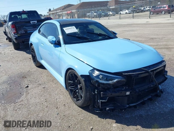 2023 BMW M2 z VIN 3MF13DM00P8D18677, wystawiony jako IAAI lot #41835134 z przebiegiem Nie podano mil oraz . Historia ofert i sprzedaży dostępna na DreamBid. Obrazek 1.