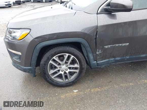 2018 Jeep Compass Latitude z VIN 3C4NJDBB5JT112368, wystawiony jako IAAI lot #42159891 z przebiegiem 81 763 mil mil oraz . Historia ofert i sprzedaży dostępna na DreamBid. Obrazek 6.