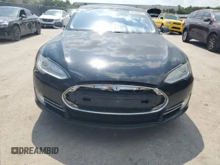 2013 Tesla Model S z VIN 5YJSA1DN6DFP20864, wystawiony jako Copart lot #66708325 z przebiegiem 179 928 mil mil oraz Czysty tytuł • Clean title. Historia ofert i sprzedaży dostępna na DreamBid. Obrazek 5.