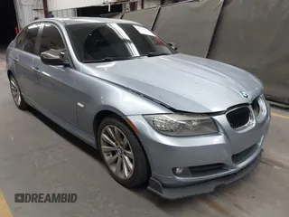 2011 BMW 3 Series 328i z VIN WBAPH5C58BA448671, wystawiony jako IAAI lot #42337923 z przebiegiem 121 888 mil mil oraz . Historia ofert i sprzedaży dostępna na DreamBid. Obrazek 1.