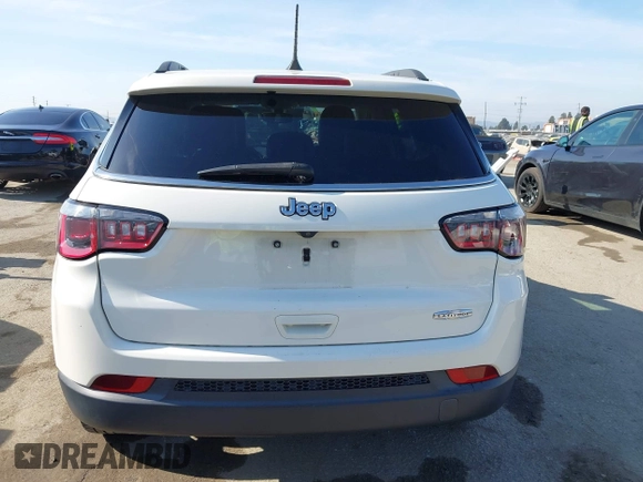 2020 Jeep Compass Altitude z VIN 3C4NJCBB8LT124978, wystawiony jako IAAI lot #42084990 z przebiegiem 101 501 mil mil oraz . Historia ofert i sprzedaży dostępna na DreamBid. Obrazek 16.