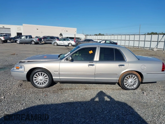 2010 Mercury Grand Marquis LS z VIN 2MEBM7FV2AX635506, wystawiony jako IAAI lot #41597727 z przebiegiem Nie podano mil oraz . Historia ofert i sprzedaży dostępna na DreamBid. Obrazek 13.