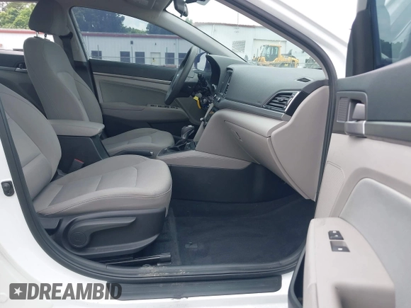 2017 Hyundai Elantra SE z VIN 5NPD84LF5HH132588, wystawiony jako IAAI lot #42380298 z przebiegiem 35 495 mil mil oraz . Historia ofert i sprzedaży dostępna na DreamBid. Obrazek 5.