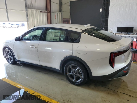 2025 Kia K4 LXS with VIN 3KPFT4DE8SE019663, listed as a Copart auction lot 44309335 with 19 mi miles and Salvage Title. Bid and sale history available at carsss.com. Image 2.