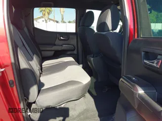 2021 Toyota Tacoma SR z VIN 5TFCZ5AN8MX247421, wystawiony jako IAAI lot #42147910 z przebiegiem 94 467 mil mil oraz . Historia ofert i sprzedaży dostępna na DreamBid. Obrazek 8.