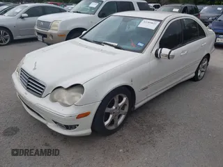 2007 Mercedes-Benz C 230 Sport z VIN WDBRF52H07F934221, wystawiony jako IAAI lot #42289822 z przebiegiem 169 717 mil mil oraz . Historia ofert i sprzedaży dostępna na DreamBid. Obrazek 2.