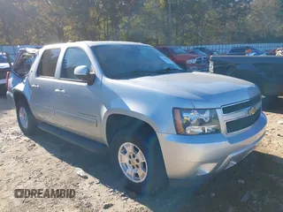 2013 Chevrolet Suburban LT with VIN 1GNSCJE03DR201530, listed as a IAAI auction lot 37988428 with 107,892 mi miles. Bid and sale history available at carsss.com. Image 1.