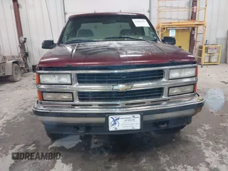 1997 Chevrolet Silverado 1500 with VIN 2GCEK19R4V1200110, listed as a IAAI auction lot 41984163 with 178,885 mi miles and . Bid and sale history available at DreamBid. Image 6.