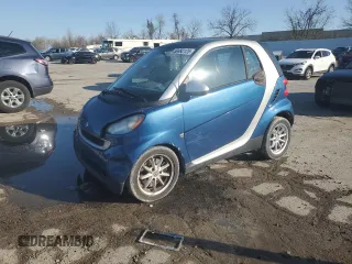 2010 Smart fortwo Pure z VIN WMEEJ3BA8AK361154, wystawiony jako Copart lot #50492125 z przebiegiem 101 864 mil mil oraz Szkody całkowita. Historia ofert i sprzedaży dostępna na DreamBid. Obrazek 1.