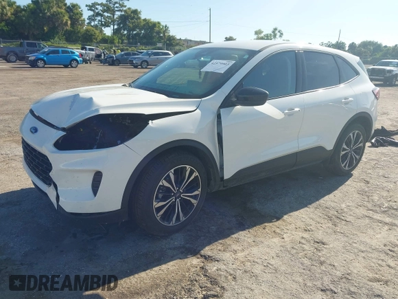 2022 Ford Escape SE z VIN 1FMCU0G64NUB84513, wystawiony jako IAAI lot #42579903 z przebiegiem 44 546 mil mil oraz . Historia ofert i sprzedaży dostępna na DreamBid. Obrazek 2.